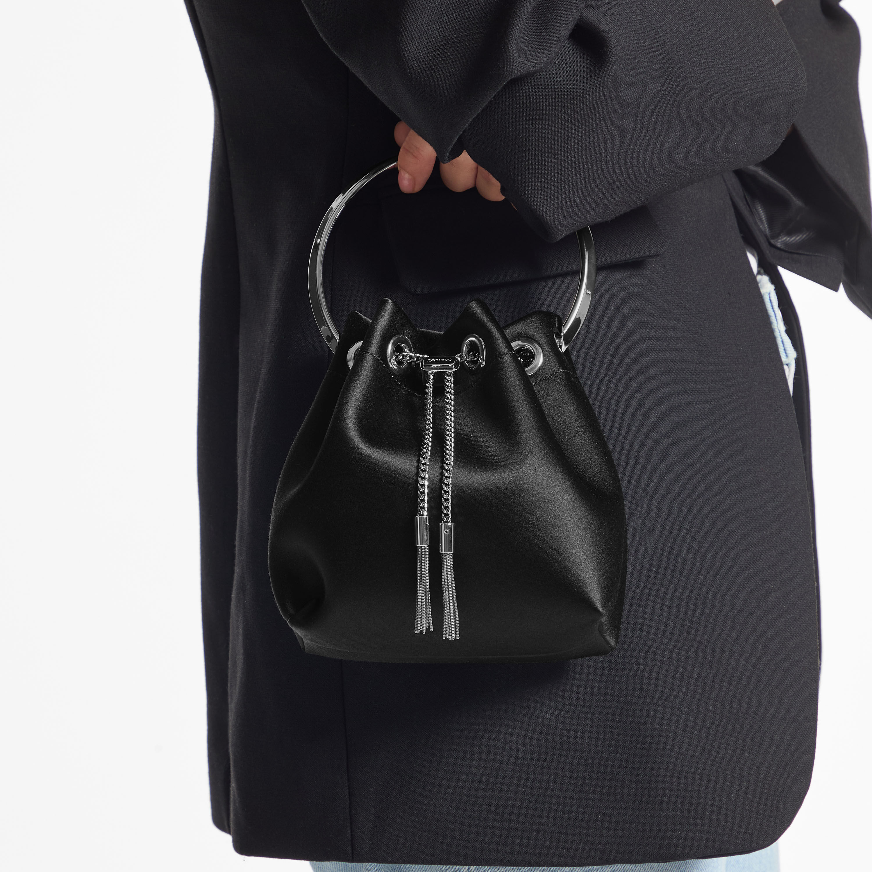 ボン ボン | ブラック サテン・メタルハンドル付き ハンドバッグ