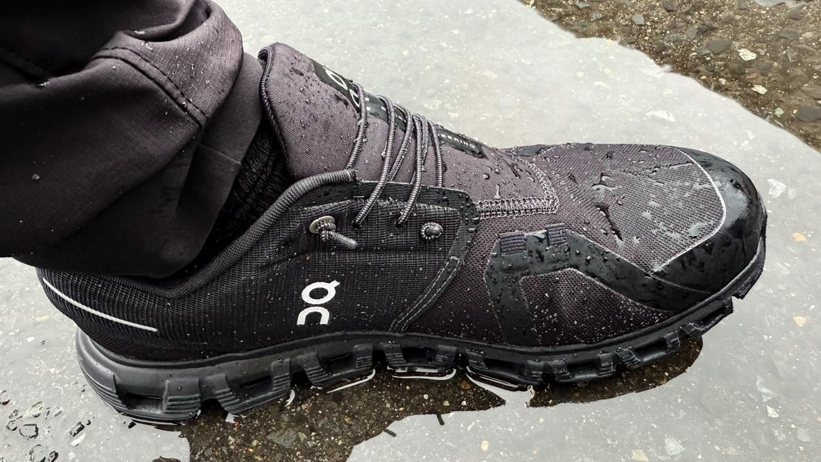 蒸れないOnの防水シューズ。徒歩3万歩でも足は元気でした | ギズモード