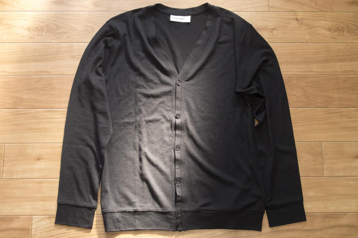 icebreakerの「メリノウールカーディガン」は、冬の暖かい中間着から