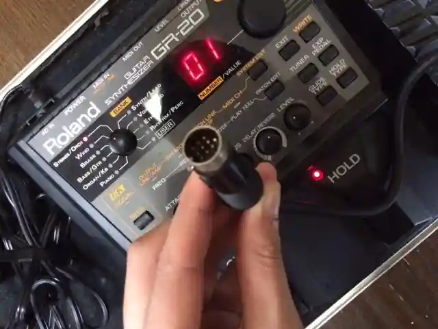 ギターシンセで自由自在な音作り。初心者にもおすすめローランド GR-20