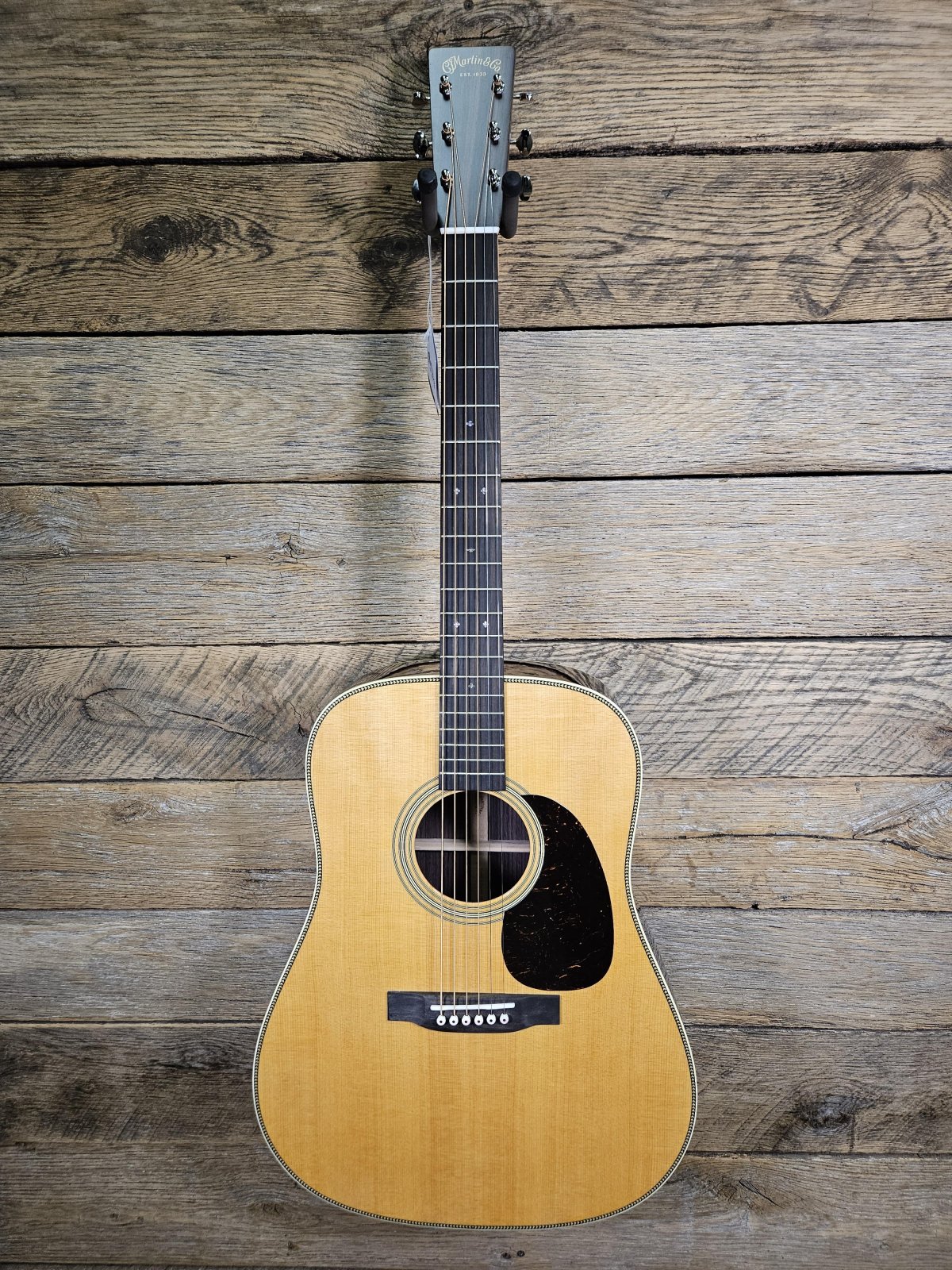 Martin HD-28 w/ Molded Case - 729789682787