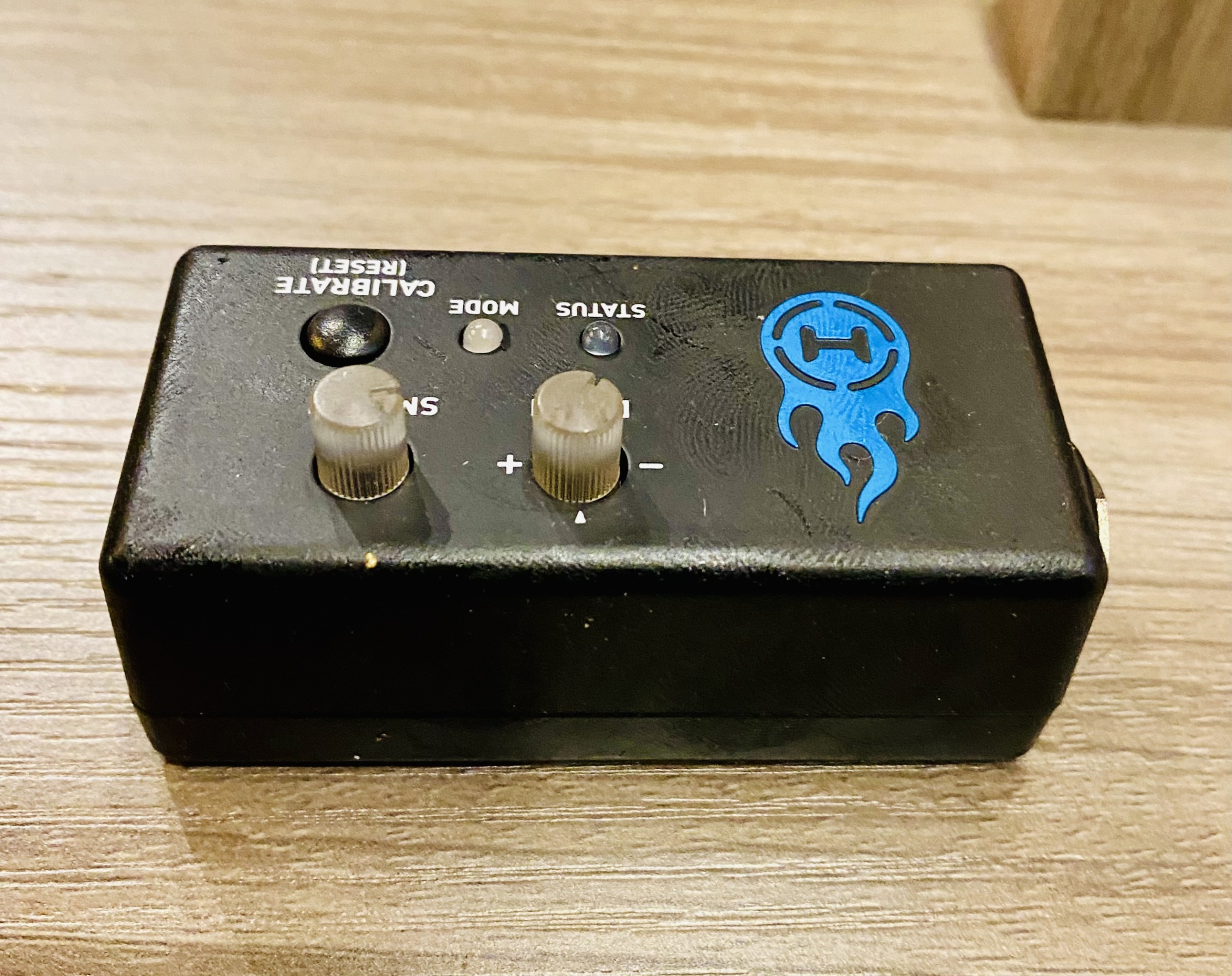 SOURCE AUDIO HOT HAND 3 UNIVERSAL WIRELESS EFFECTS CONTROLLER W/BOX