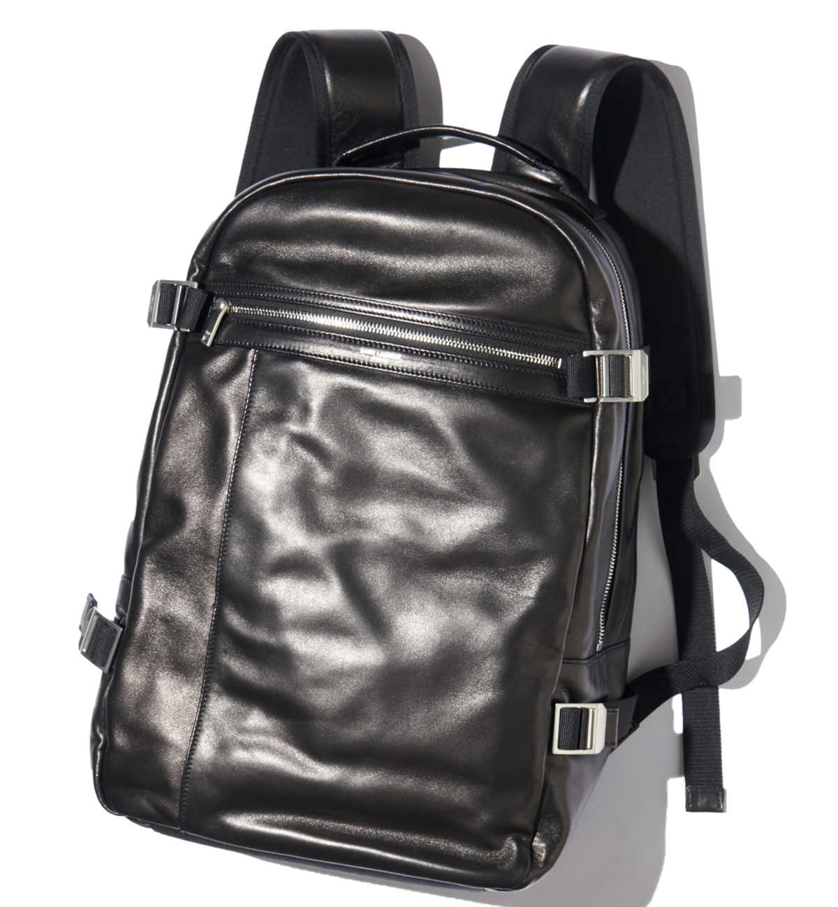 大人スポーティの貫禄出しに、こんな最新“黒レザーリュック