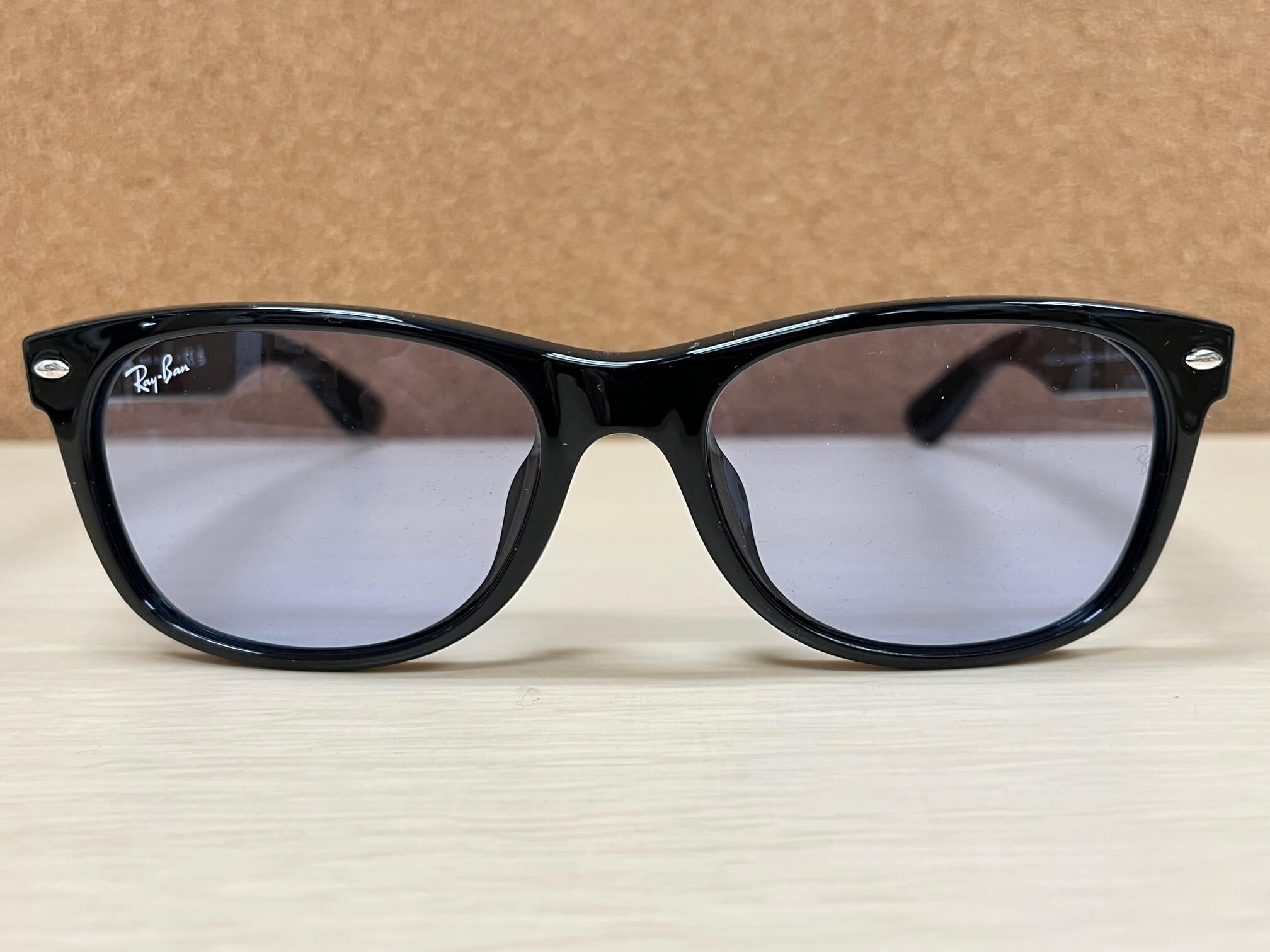 レイバンRB2132F 601/64の魅力とは？人気のニューウェイファーラーを