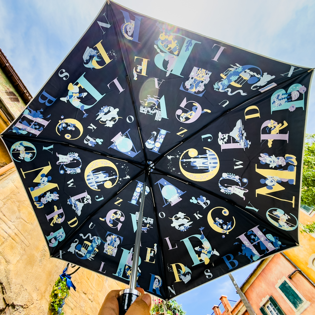 晴雨兼用で日傘にも！ファンダフル・ディズニー 折りたたみ傘（ワイド