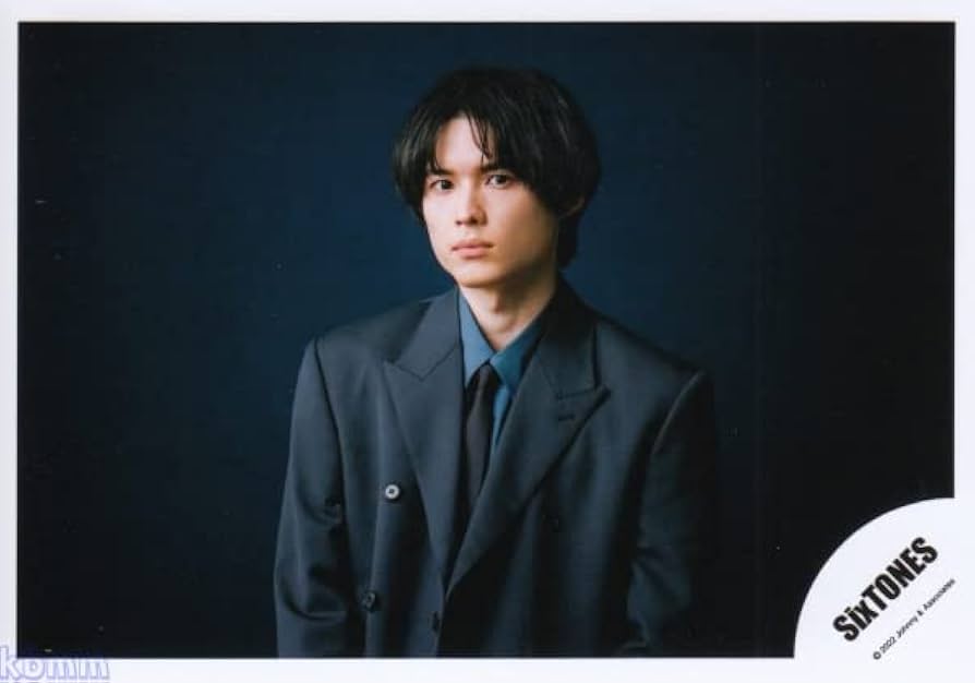 Amazon.co.jp: Six TONES 公式 生 写真（松村北斗）ST00713 : おもちゃ