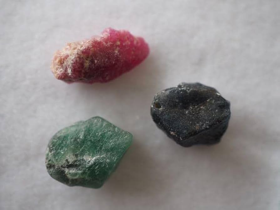 Amazon.co.jp: 天然石 ルビー サファイア エメラルド 原石 3石セット 7