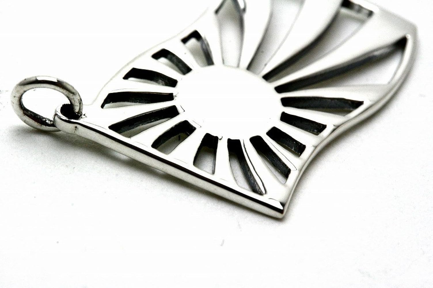 Amazon | 【silver925 PLUS】旭日旗ペンダント【シルバー925 軍艦旗/十