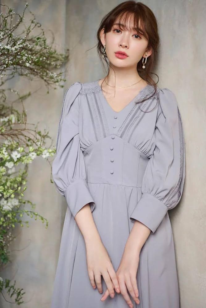 Amazon.co.jp: 完売 herlipto Lace Sleeve Crepe Long Dress