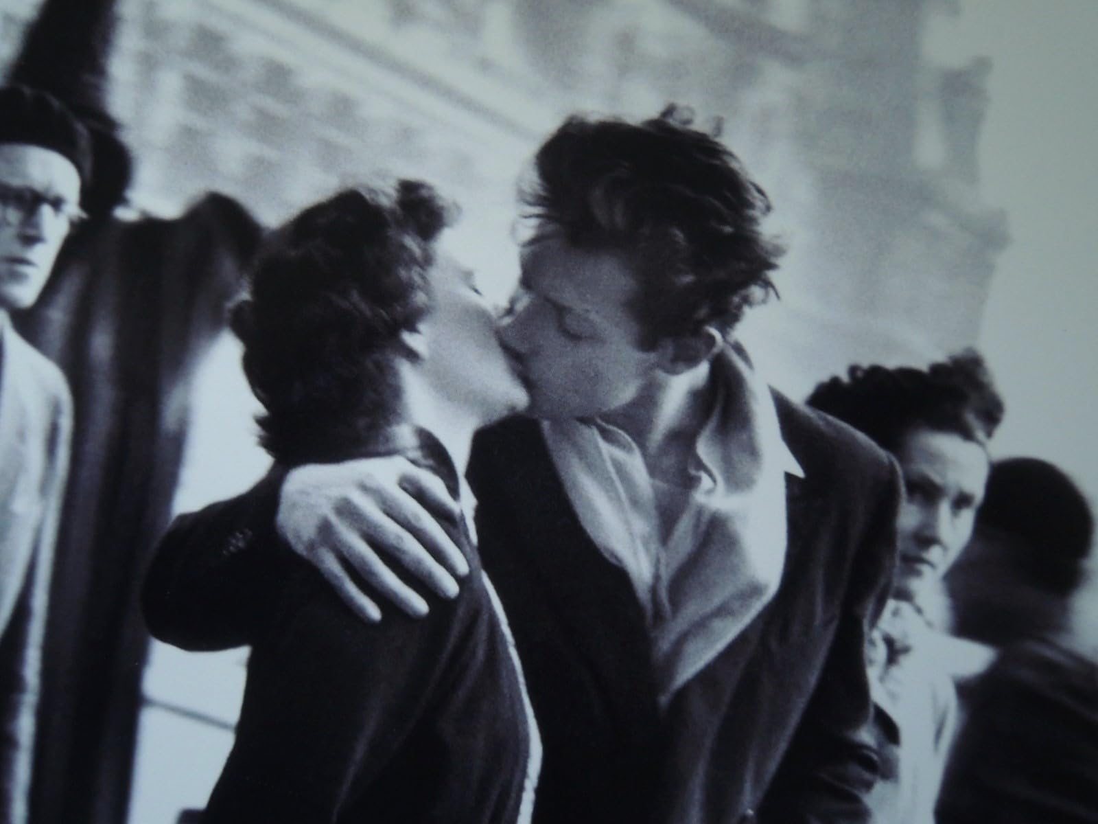 Amazon.co.jp: A4 額付き ポスター 恋人 ロベールドアノー Robert