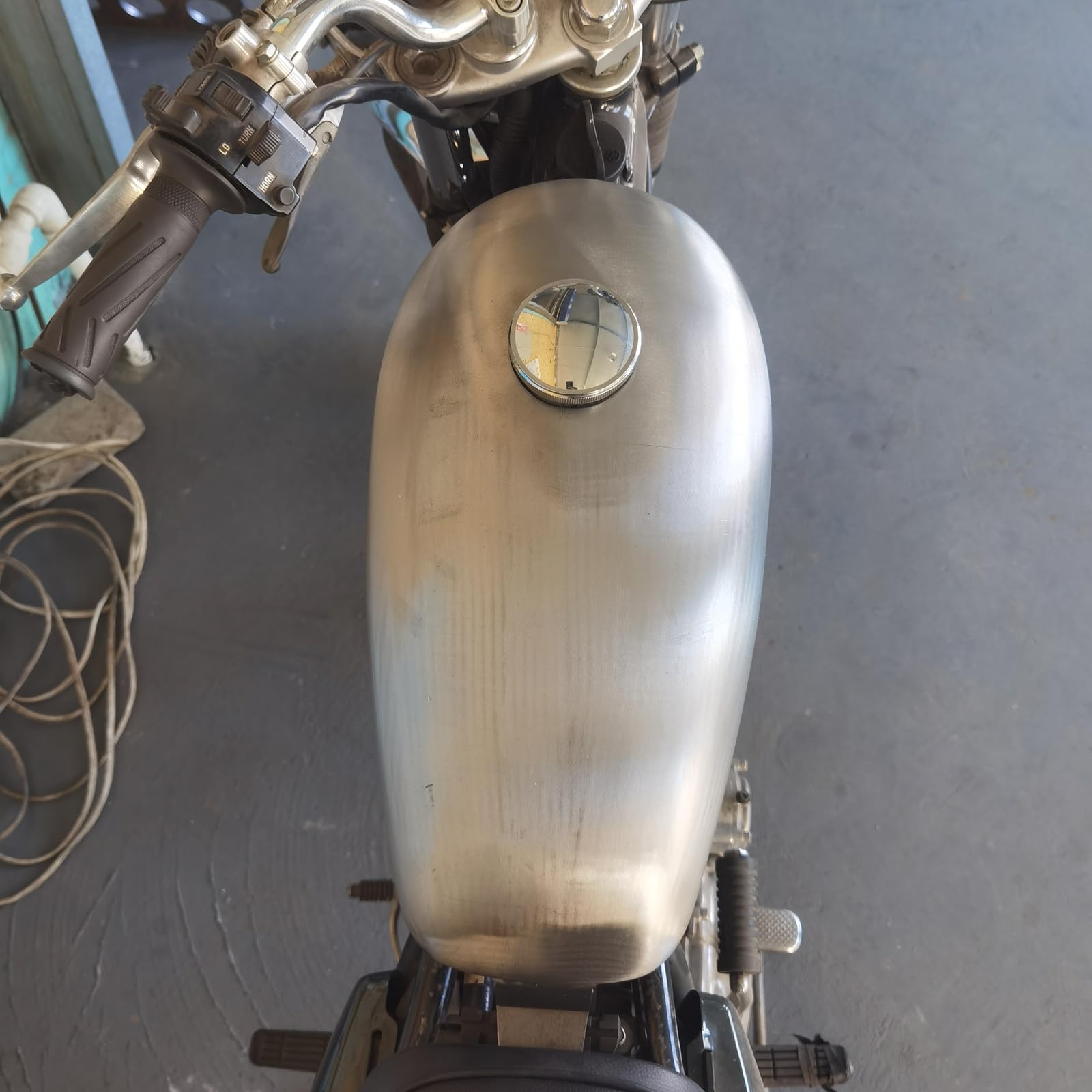 Amazon | 未塗装シルバーガソリン燃料タンクオイルタンクキャップ付き