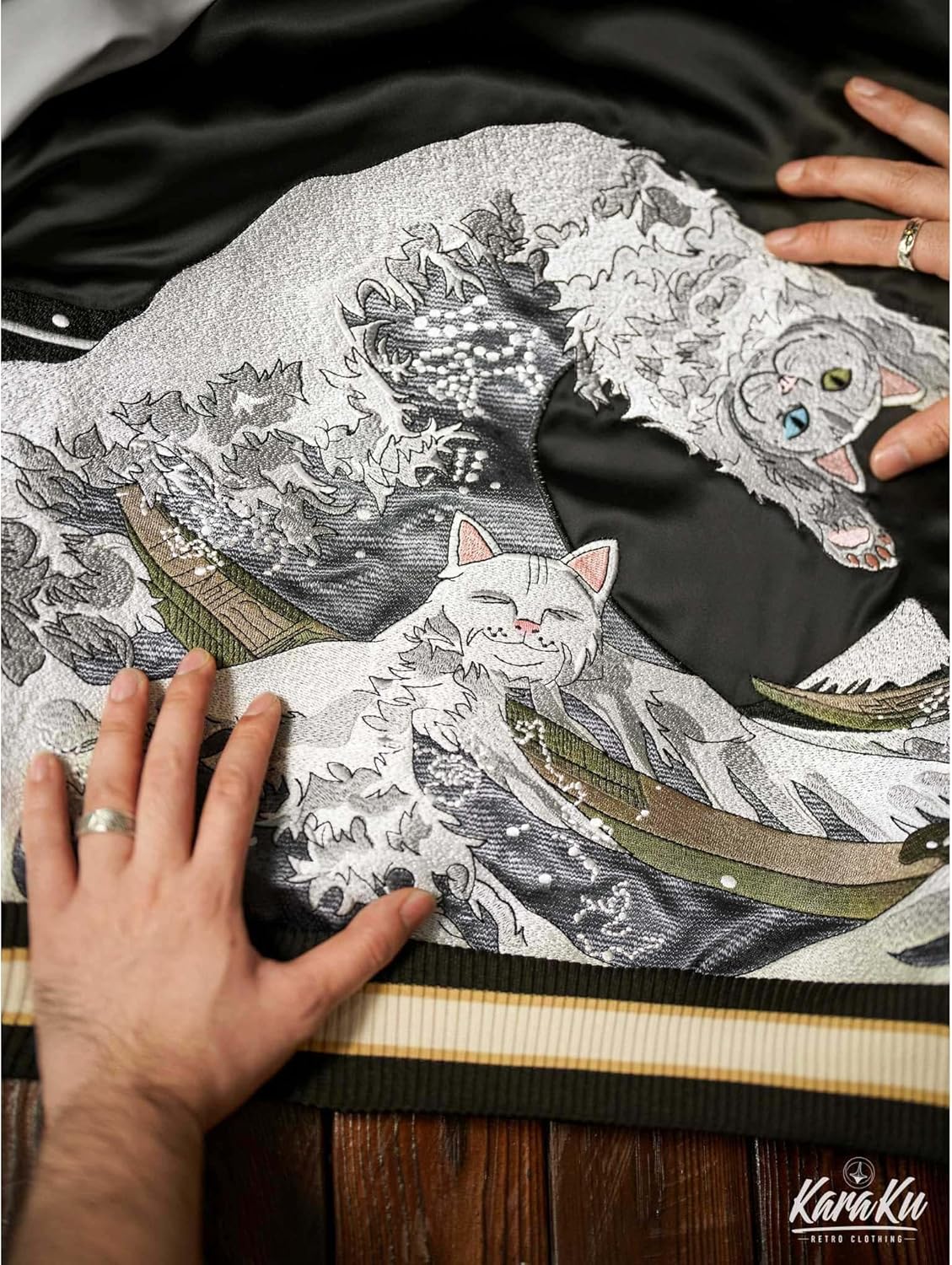 karaku] 横須賀「ドクロ、蛇と波」浮世絵刺繡入りスカジャン karaku