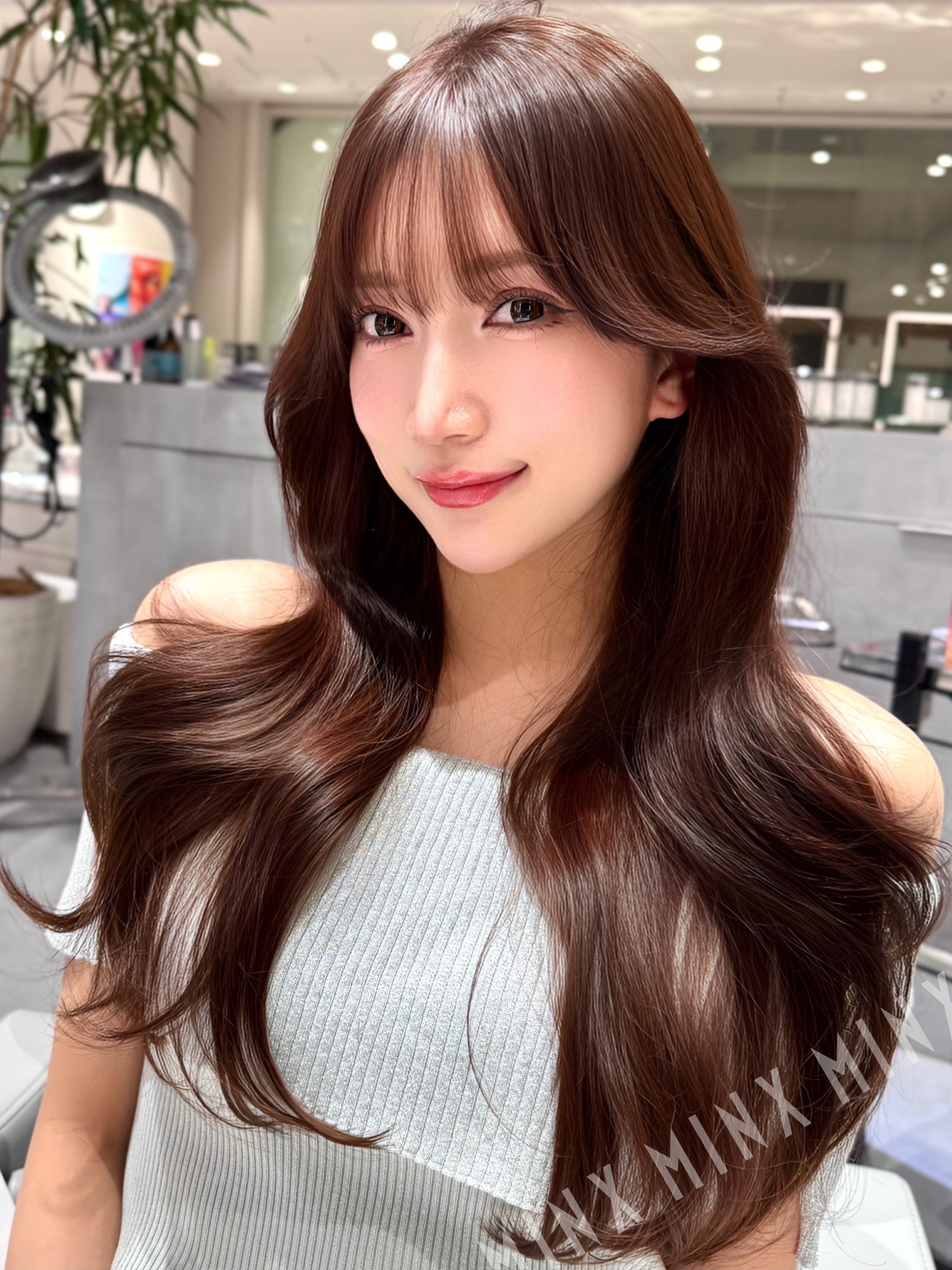 上品フェミニンな艶髪ロングレイヤー | 表参道銀座原宿の美容院MINX