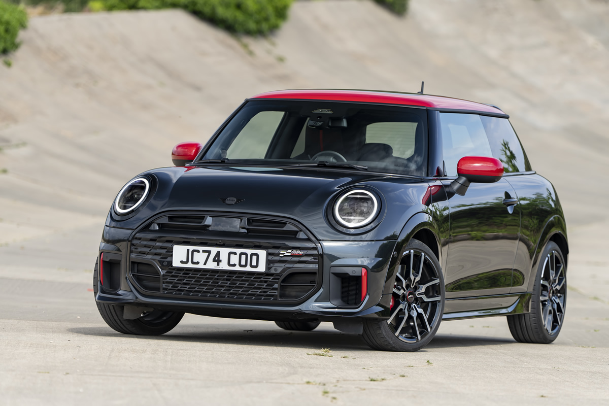 MINI ジョンクーパーワークス（F66）のスペックと装備 | MINI COOPER