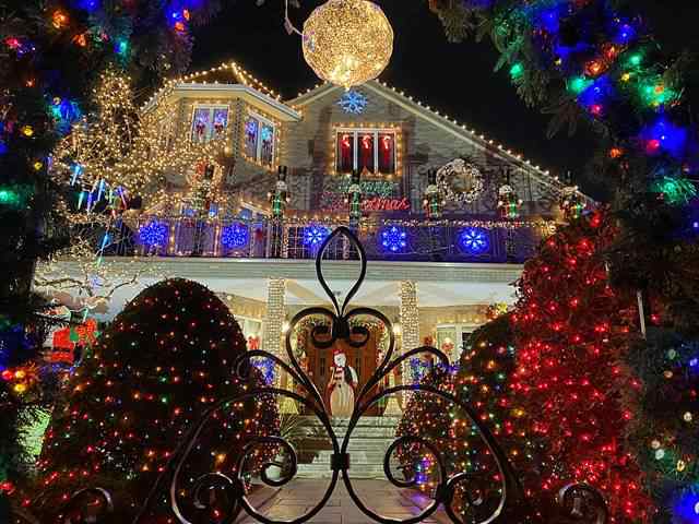 ダイカーハイツ NY ブルックリンの夢の超豪華クリスマス