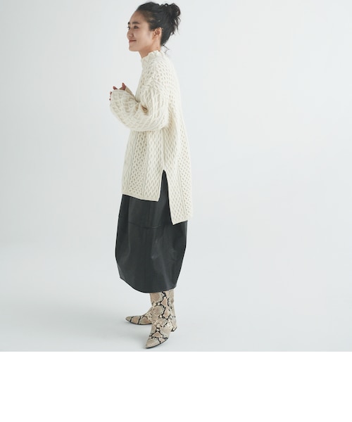 別注】金子綾×TOMORROWLAND ウェットフェイクレザー ギャザーミディ