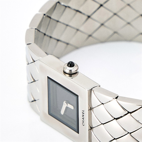 CHANEL マトラッセ H0009 クオーツ 腕時計 黒文字盤 シルバー SS