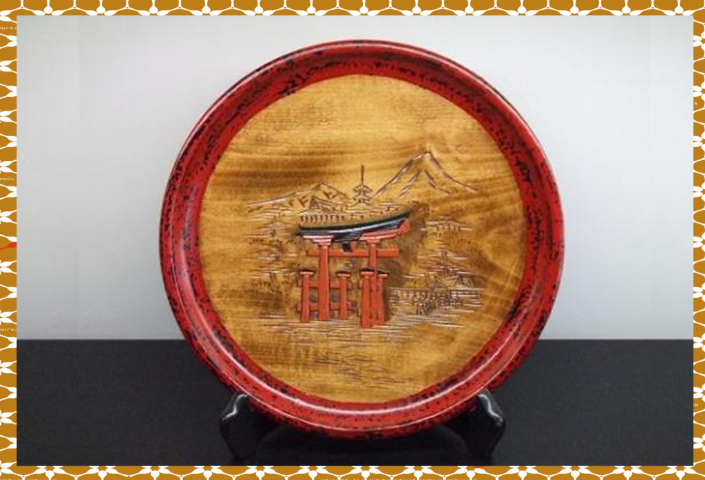 栃浮かし彫り全景 - 宮島細工協同組合