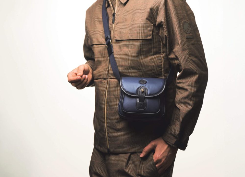 米国2大巨頭が共演】留め具は「ゴールデンフリース」。ハンティング