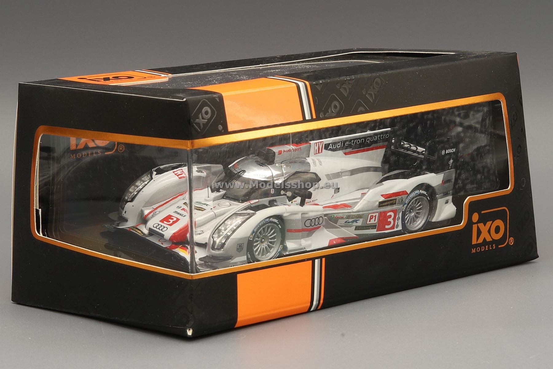 Audi R18 e-tron quattro, No.3, 24h Le Mans 2013 L.Di Grassi/M.Gene/