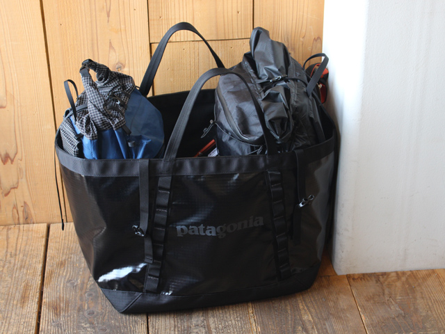 大きなトートバッグ。patagonia Black Hole Gear Tote – moderate