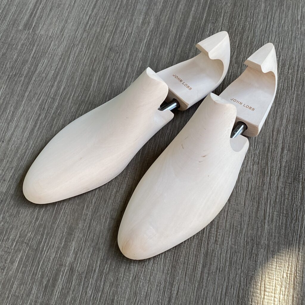 ジョンロブのシューツリーを削って靴にフィットさせてみた | もでぃ