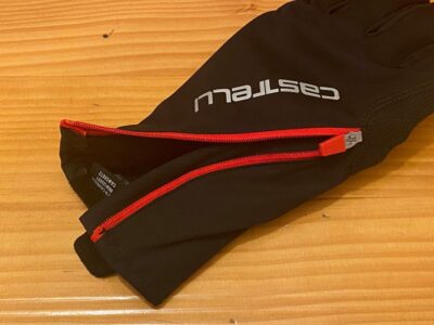 レビュー】ジッパーで楽々フルオープン。カステリの冬用グローブ