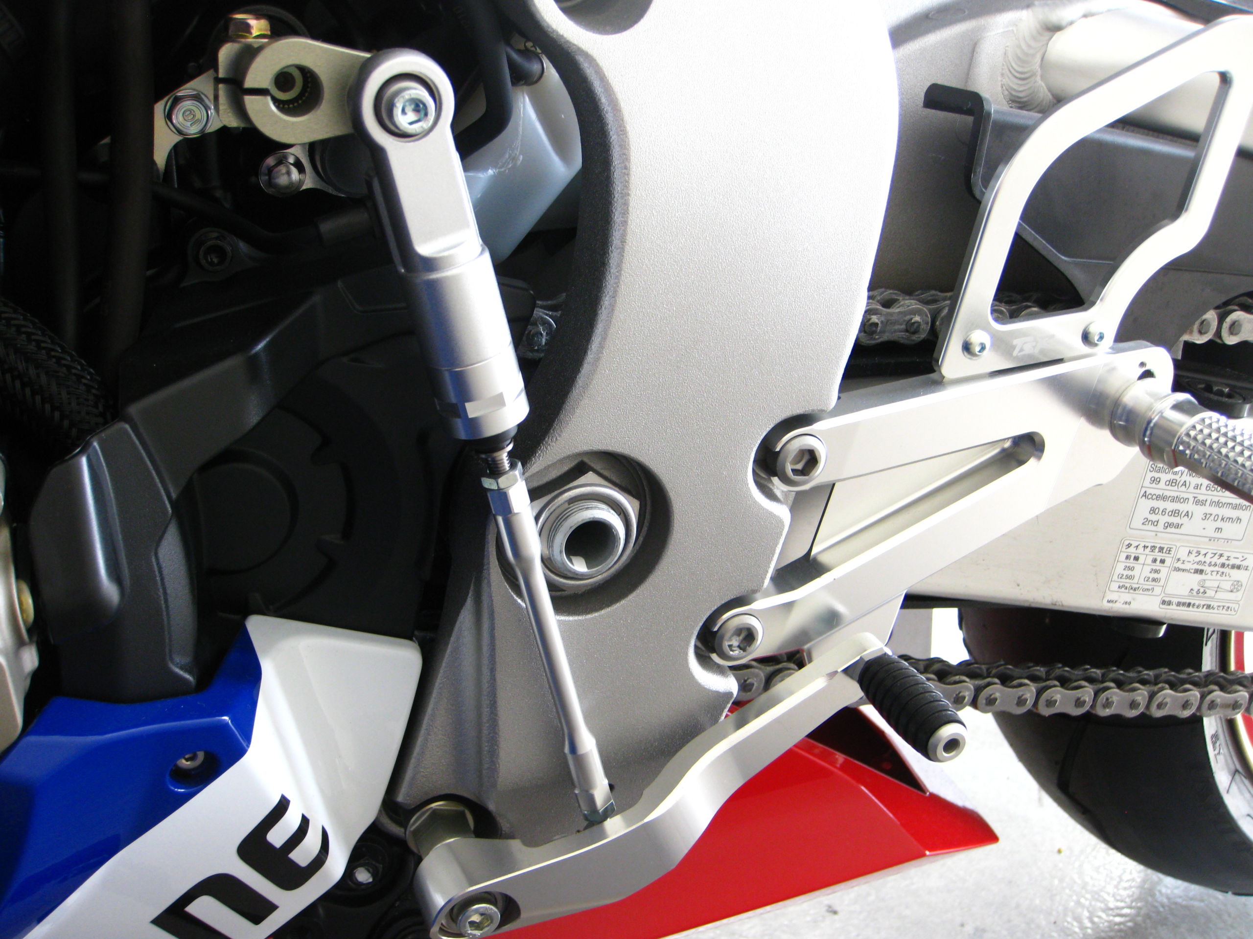 クイックシフター 後付けと純正の違いについて / MOTO PALACE 鈴鹿