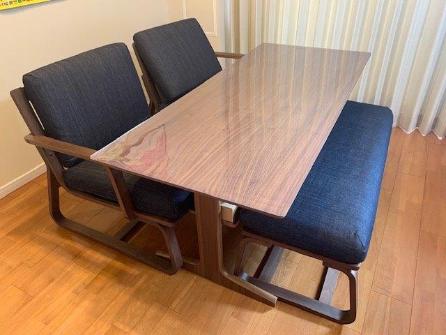 無印良品「リビングでもダイニングでもつかえるテーブル」向け透明