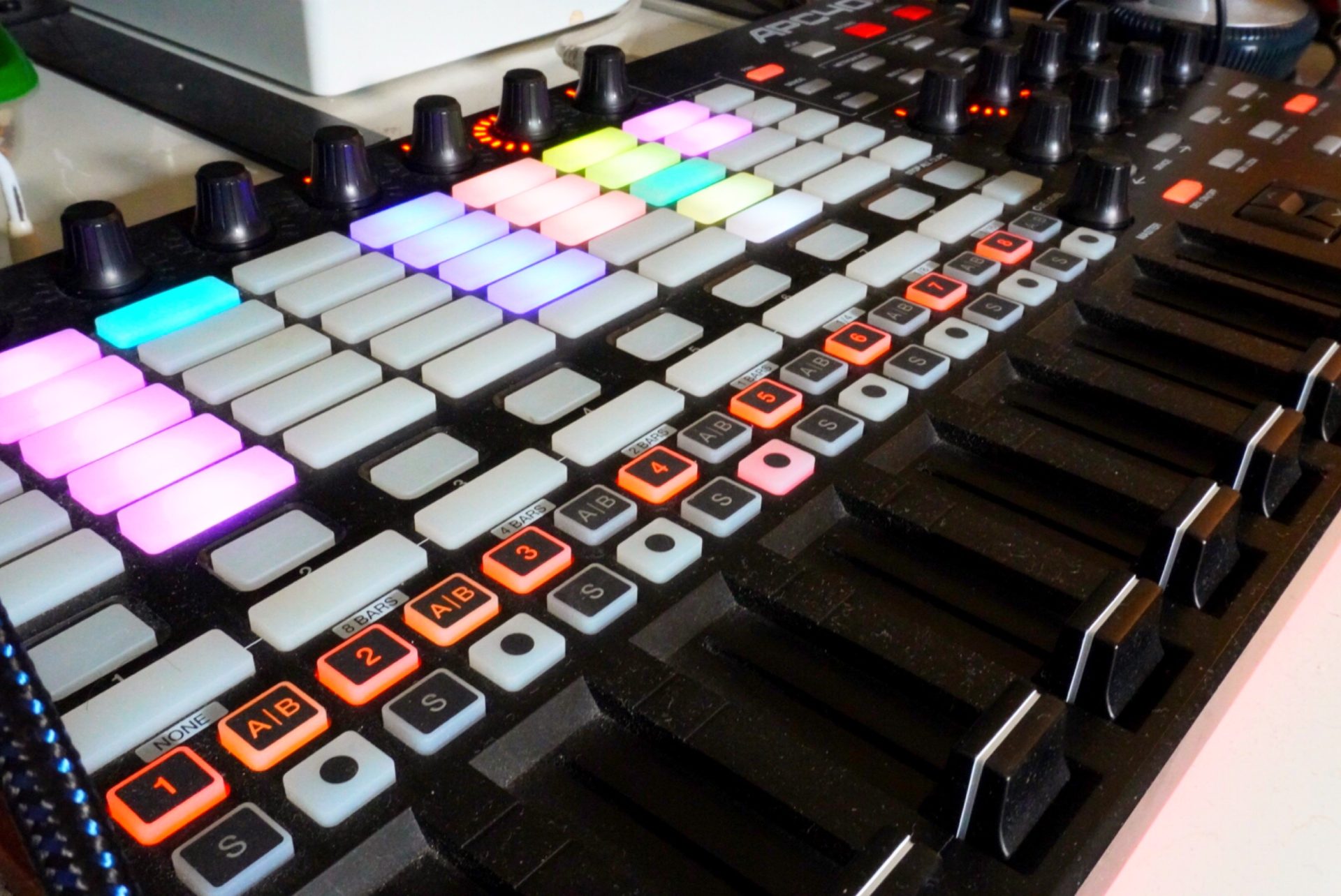 Akai APC40 MK2おすすめの7つの理由と使用レビュー！ | musicomania