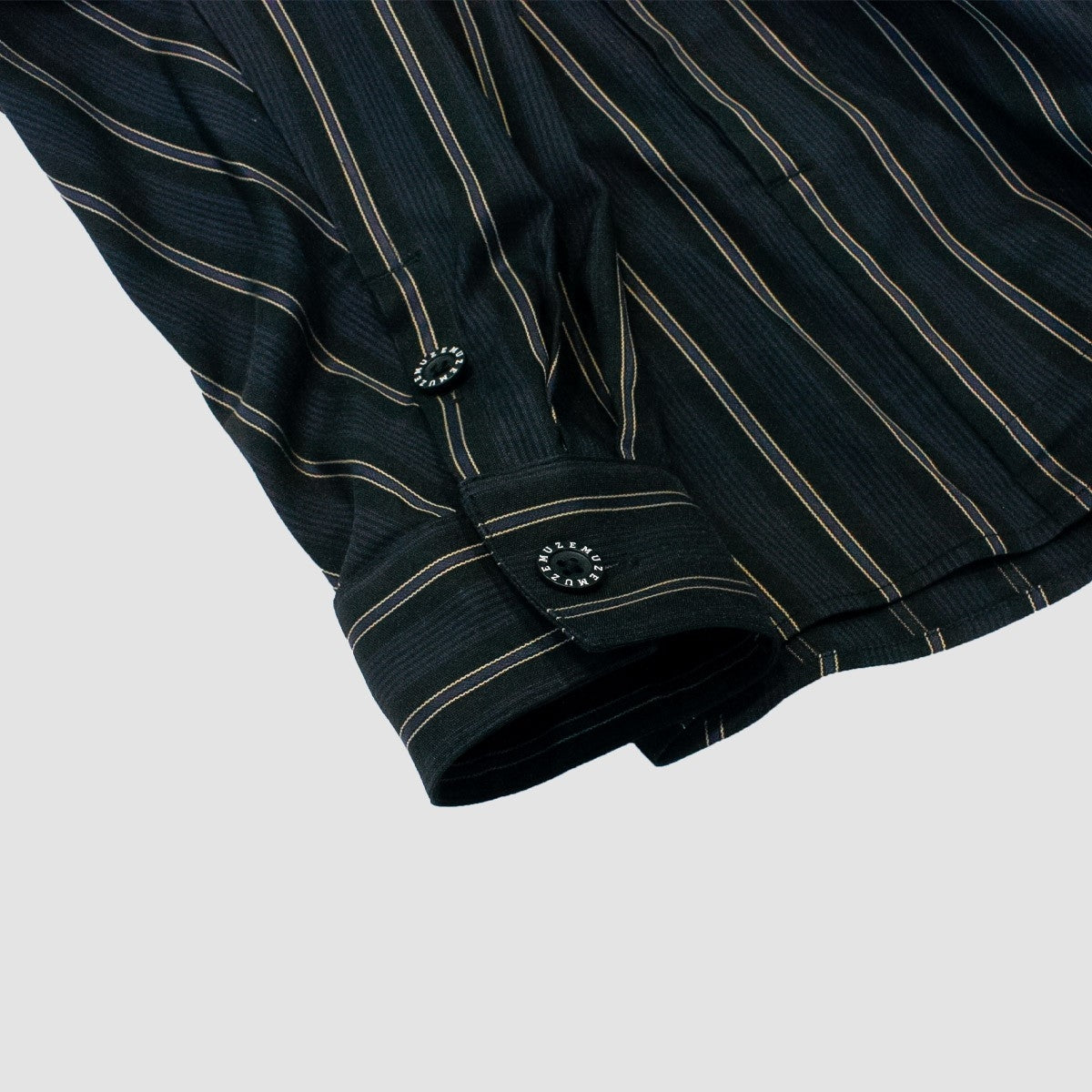 MUZE TURQUOISE LABEL - VILOFT® STRIPE SH(BLACK)ミューズ ストライプ