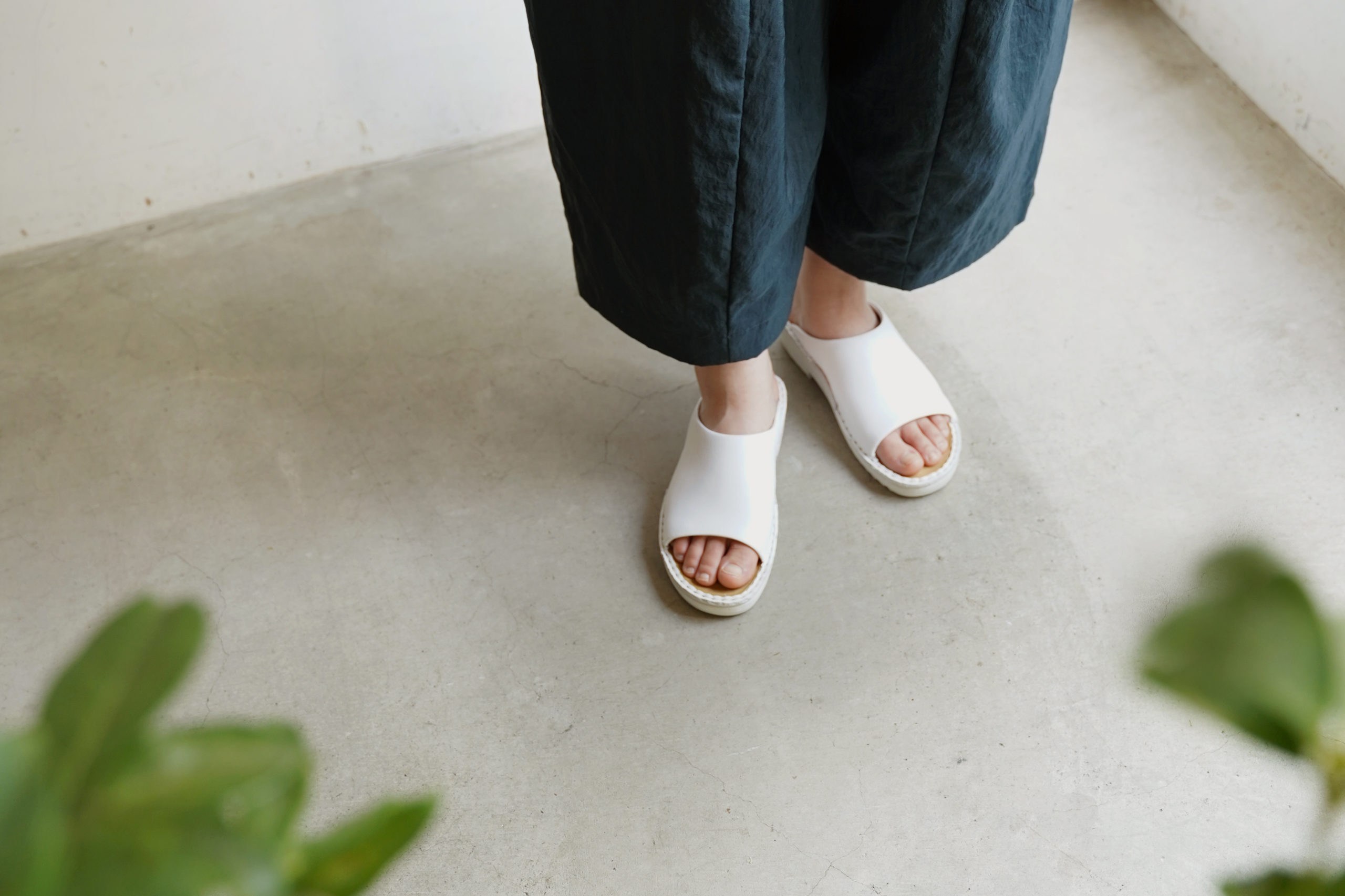 NAOTの定番サンダルCECILIAとGENEVAに新色が登場します | ニュース