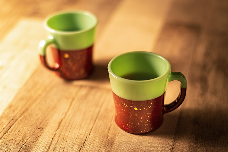 ラバーを漆に、ラメを金箔に 秀衡塗の技が光るFire-Kingマグ | なじょ