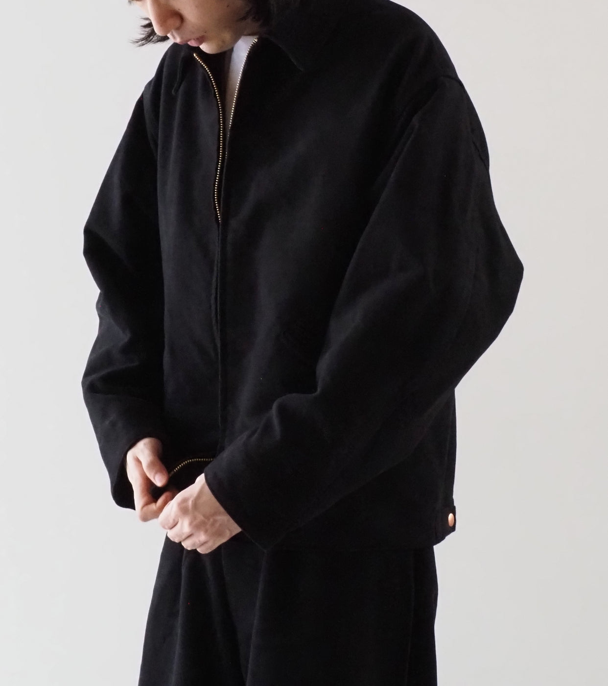 COMOLI モール スキン ジップ ショートジャケット , Black – Navyblue