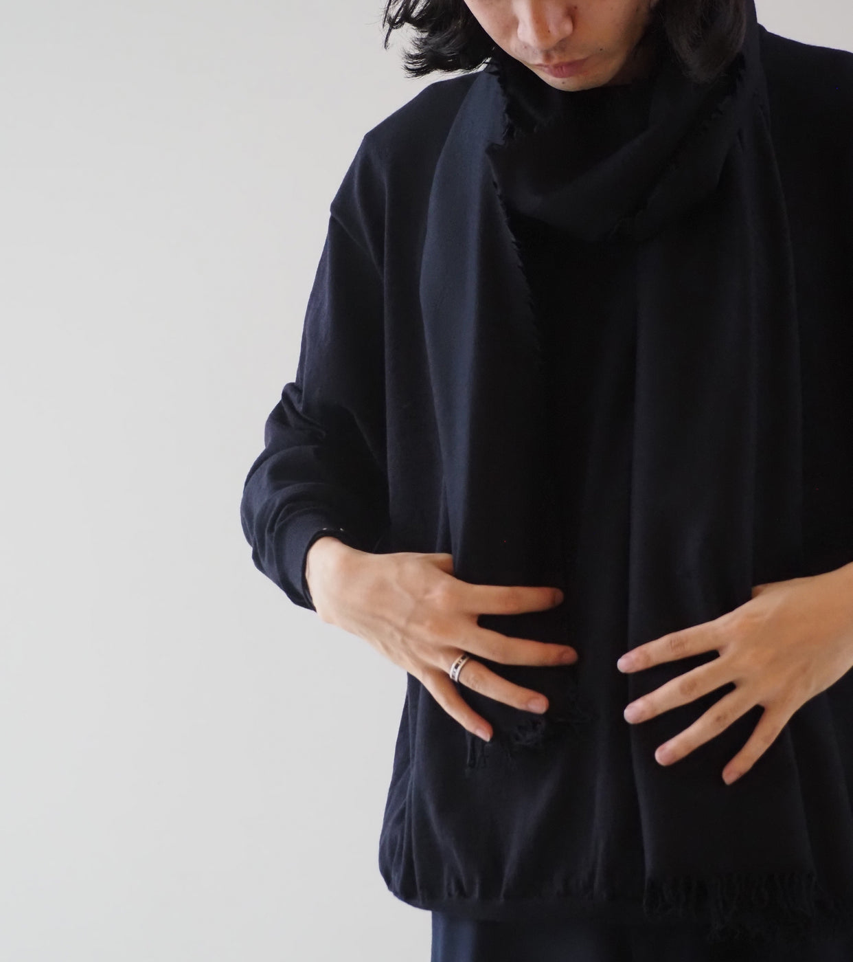 COMOLI カシミヤ シルク 製品染 ストール, Black – Navyblue