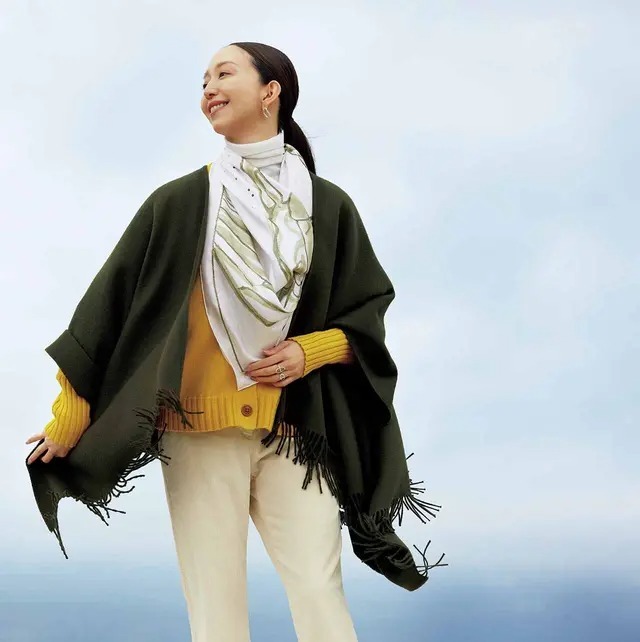 一年の始まりに選びたい「エルメスのスカーフ」大人の上品な装い5選