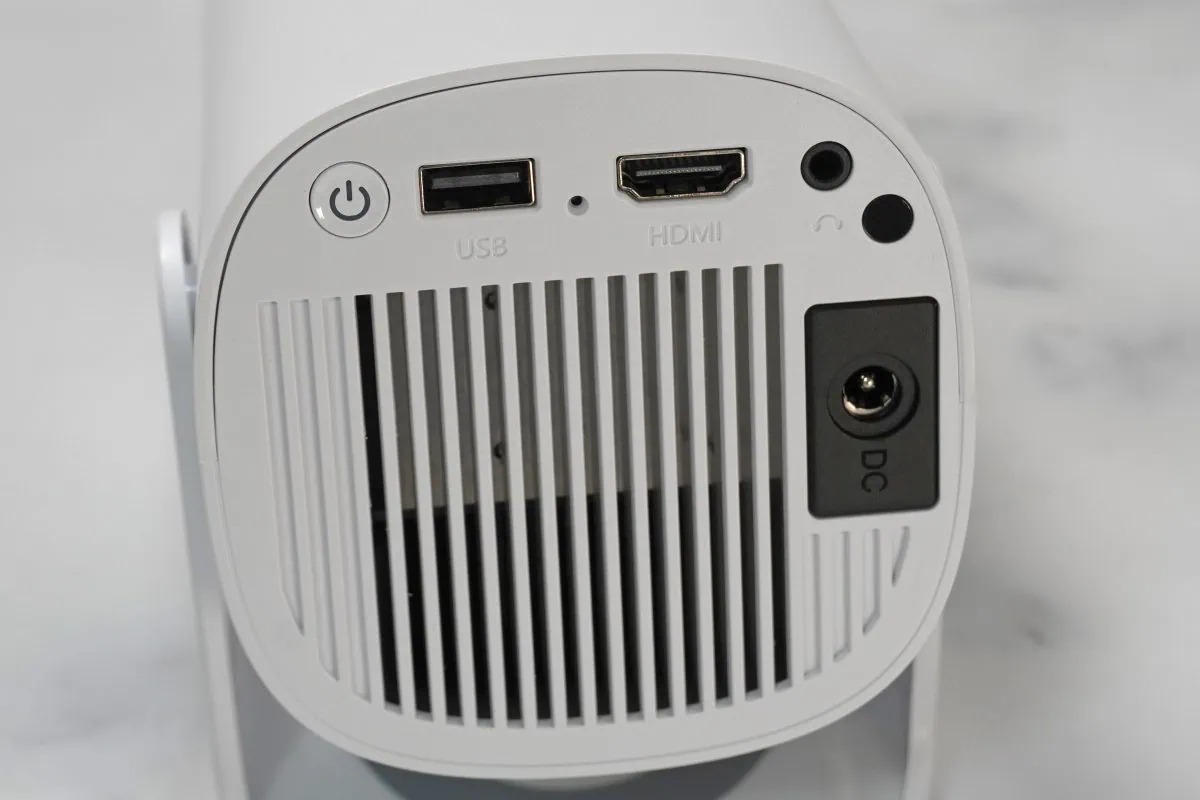 ニトリ】3ヶ月待ちの「9,990円プロジェクター」がついに在庫復活！天井