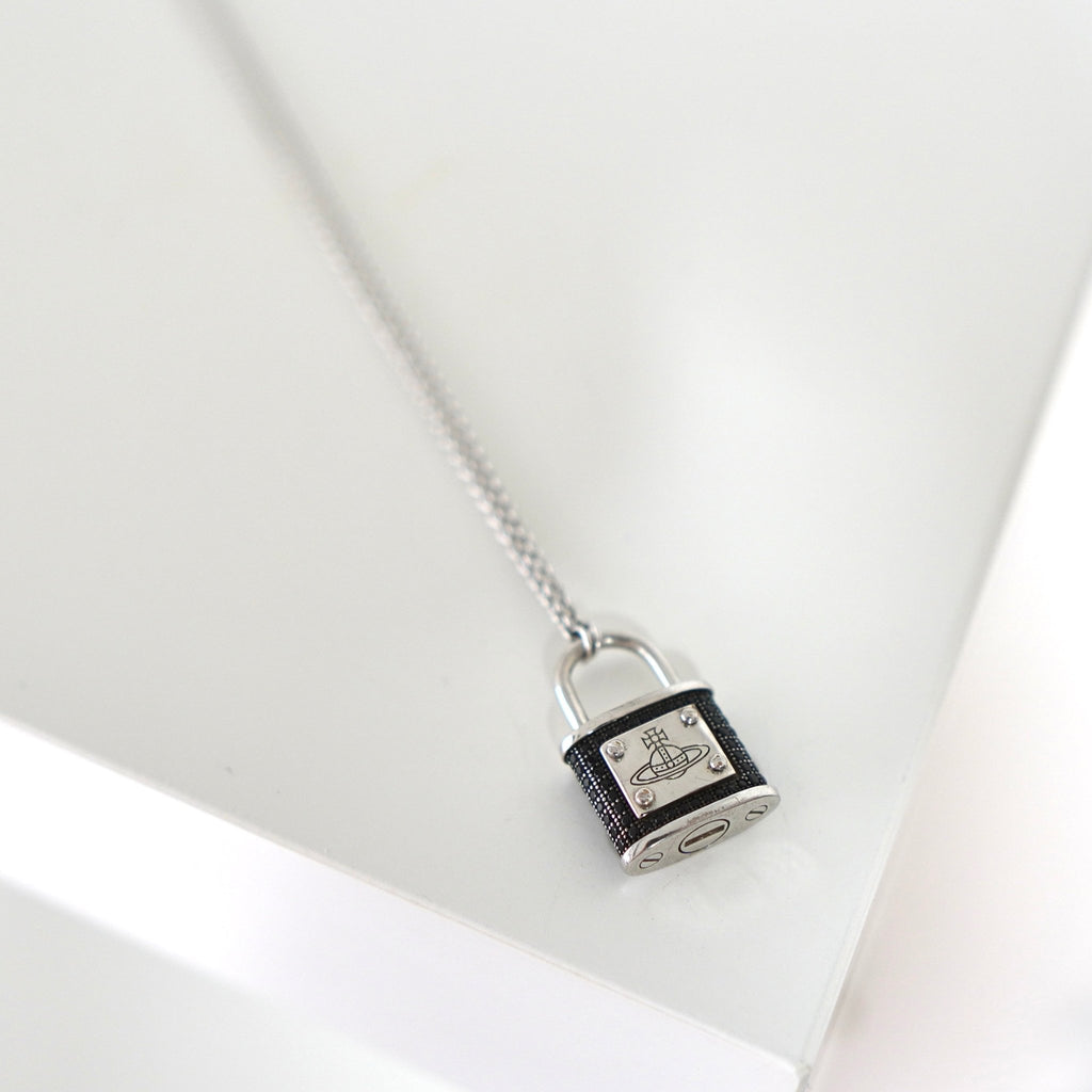 ヴィヴィアン・ウエストウッド 南京錠モチーフ オーブロゴ ネックレス