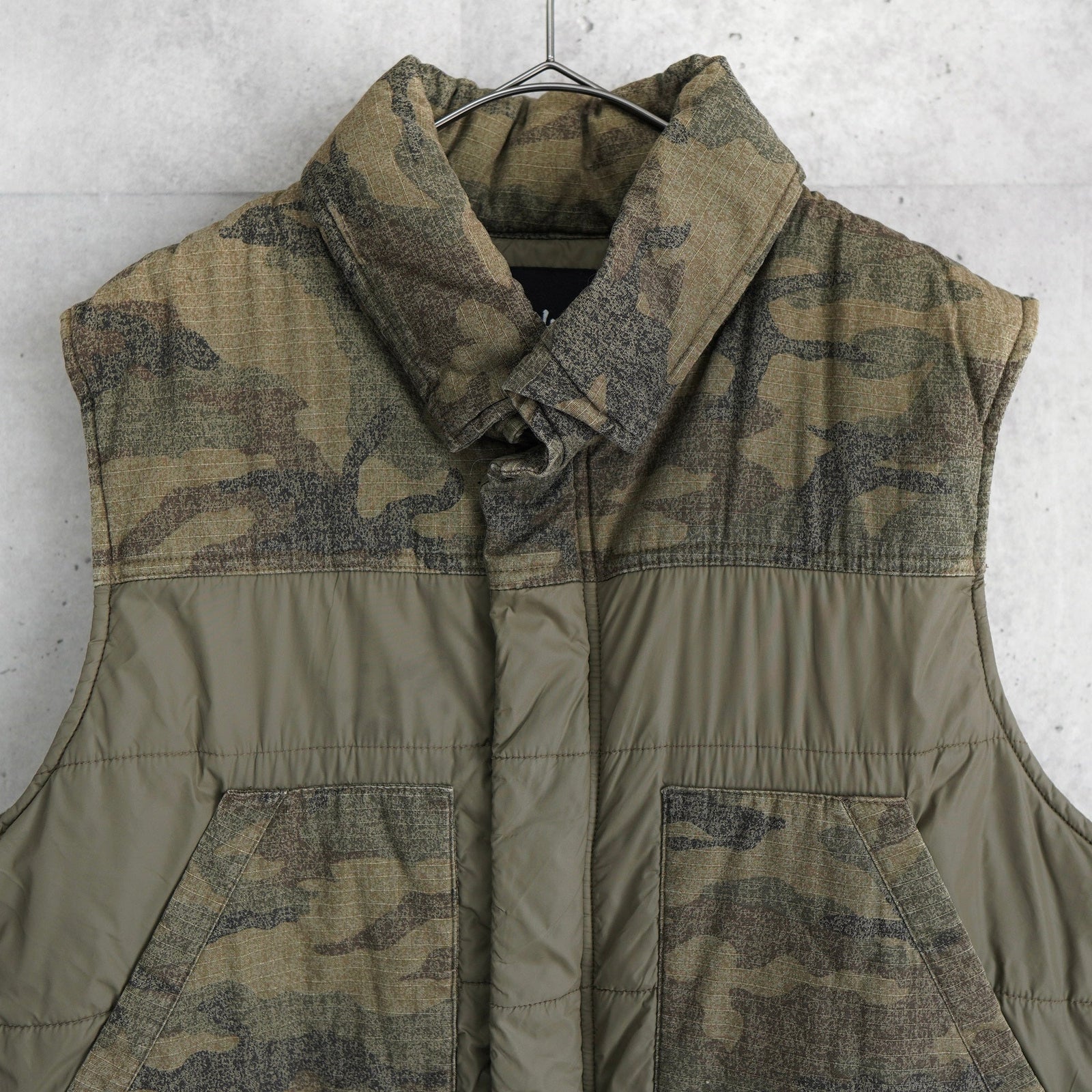 ステューシー ダウンベスト 迷彩柄 カモ柄 カーキ | ブランド古着を