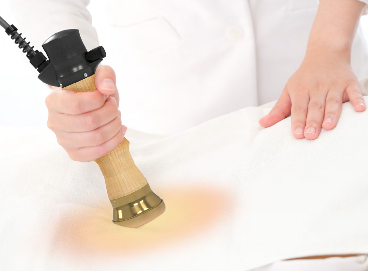 鍼灸師と川崎の町工場が共同開発、電子温灸器『温もり君』