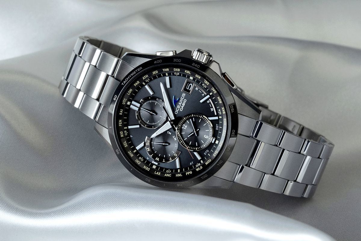 カシオ「OCEANUS」、クラシックラインのクロノグラフに2色の新作