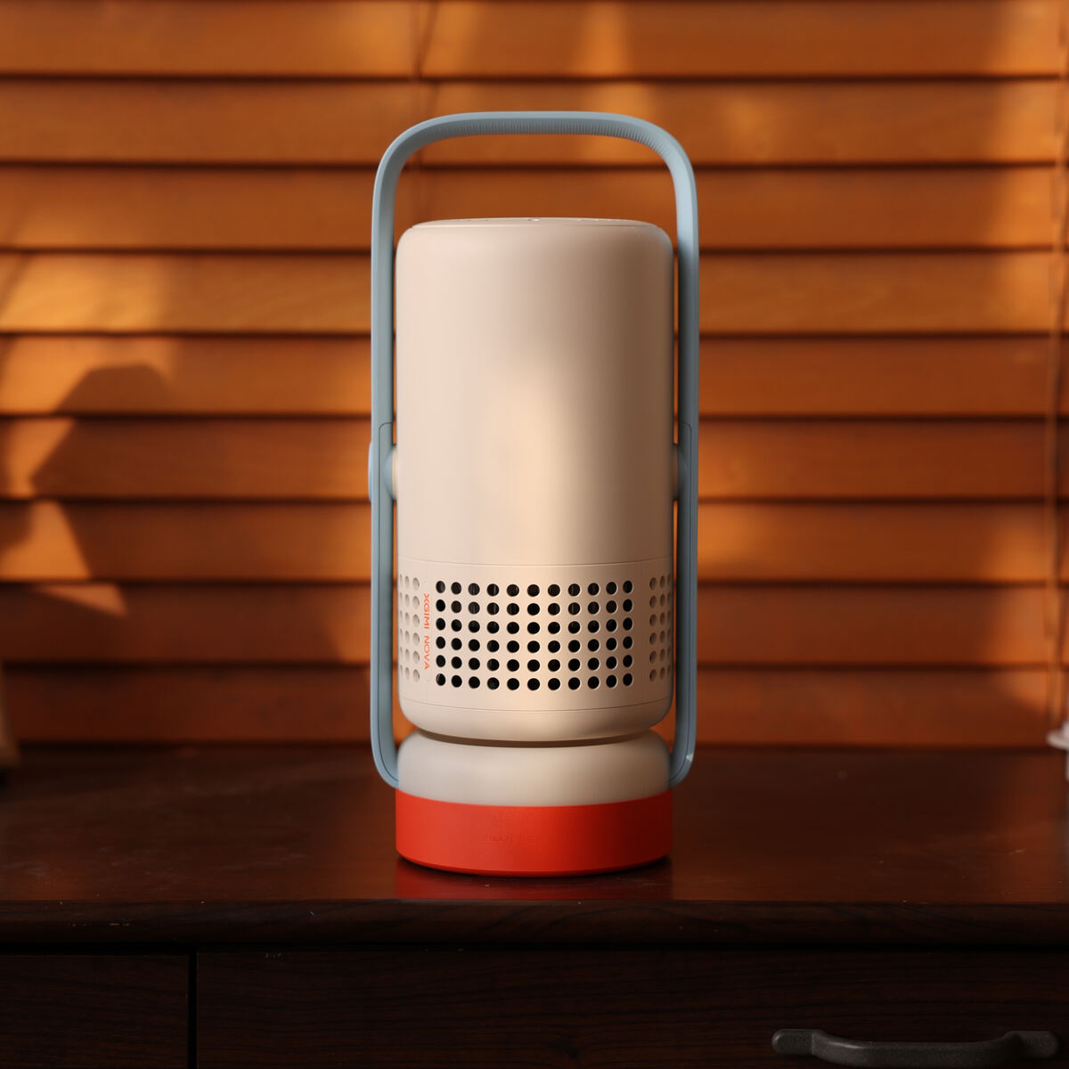 XGIMI、暮らしになじむポータブルプロジェクター「Nova」 - 発売記念で