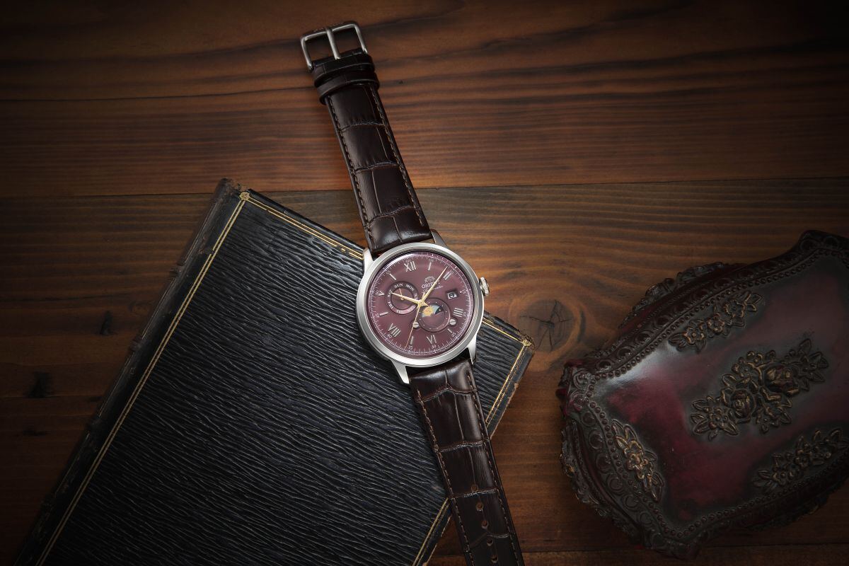 太陽と月がフェイス移ろう「オリエントバンビーノ サンアンドムーン