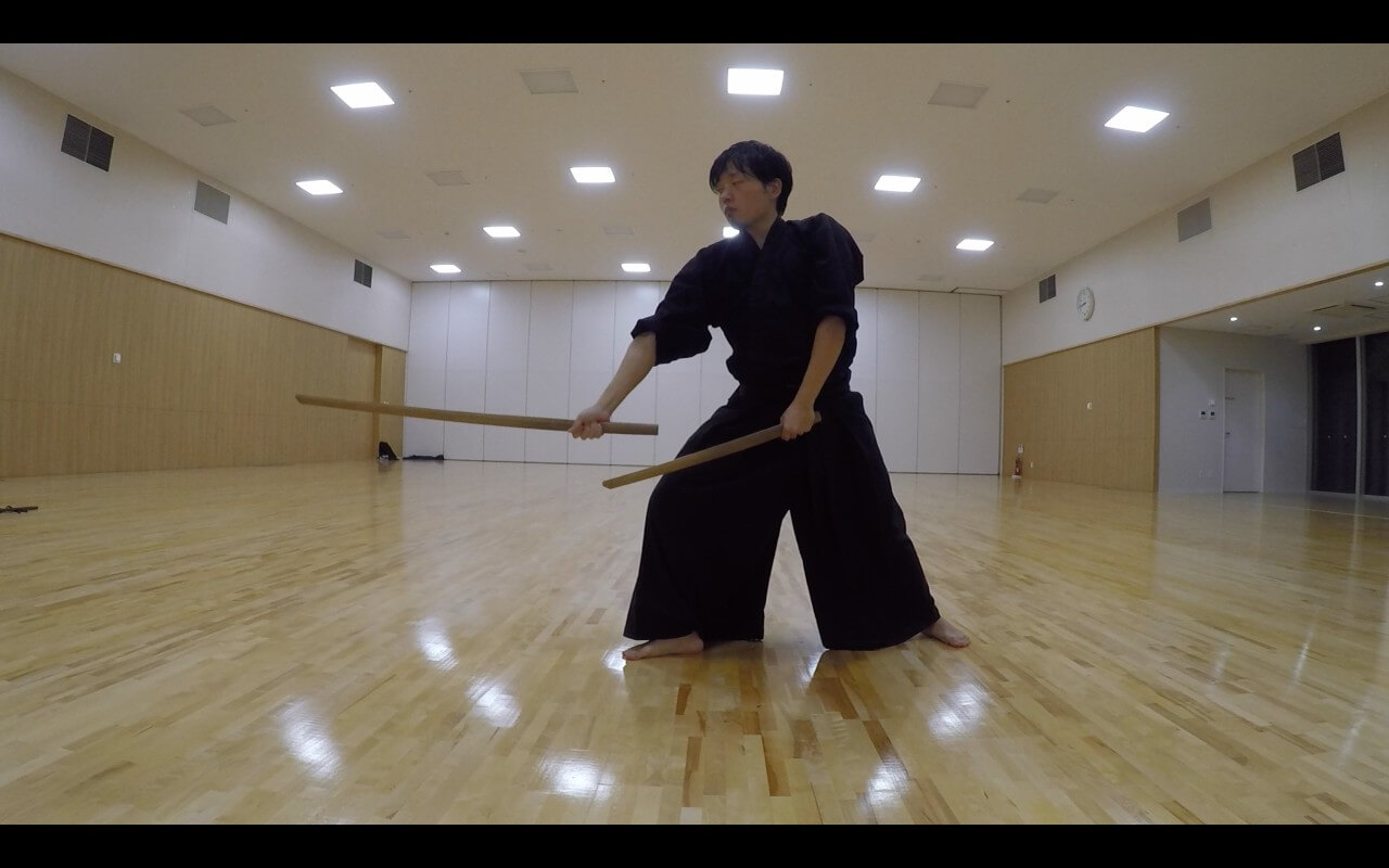 二天一流の技法「一重身」】二刀を扱うために必須の体捌き - 兵法二天