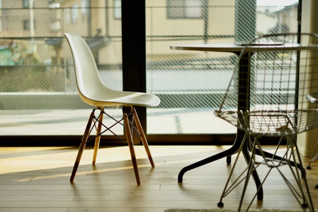 時代を超えた逸品！ミッドセンチュリーを象徴するイームズシェルチェア