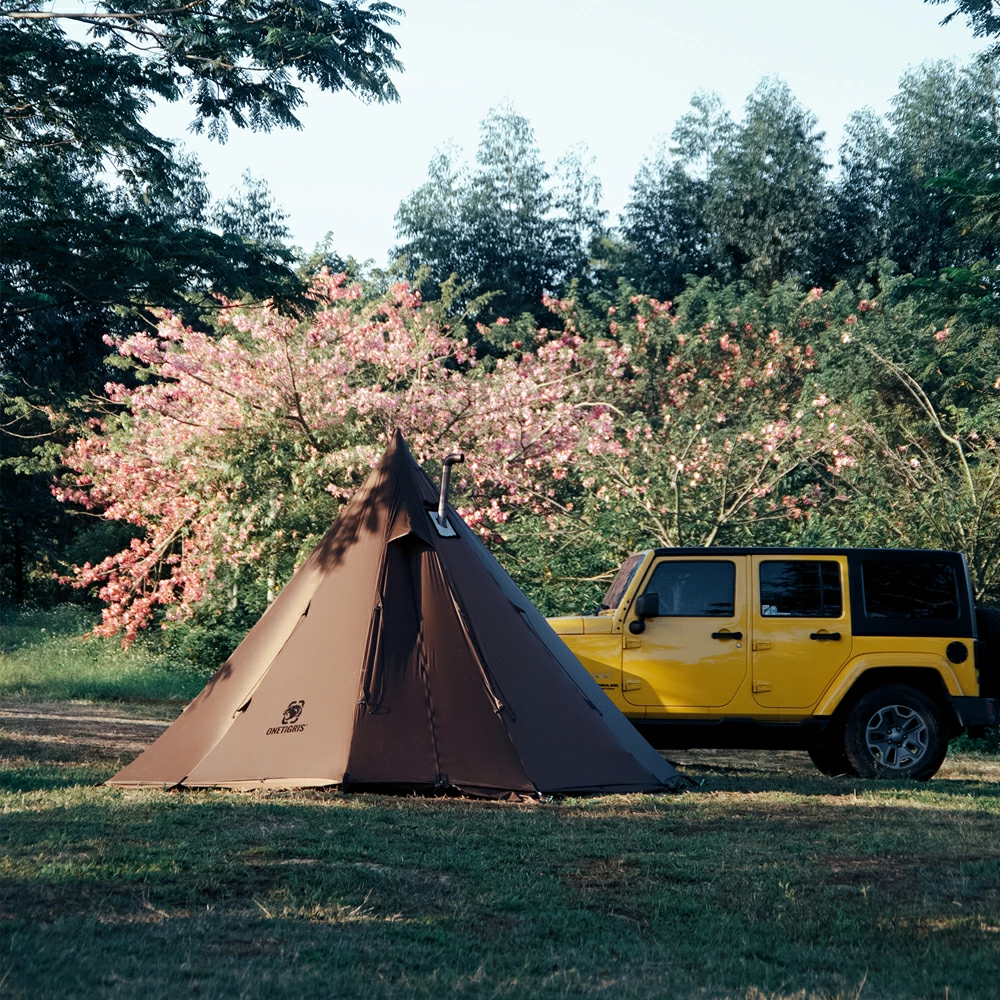 煙突穴が標準装備のワンティグリス「Rock Fortress ホットテント」のご