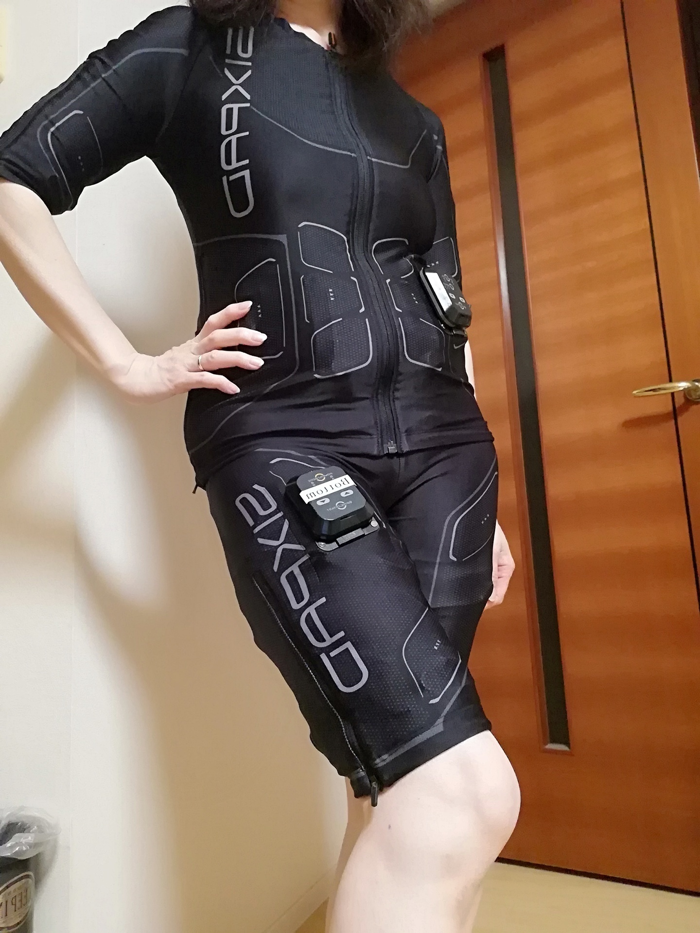 1回のみ使用【WOMEN】SIXPAD Powersuit Top Lサイズ 1回のみ使用