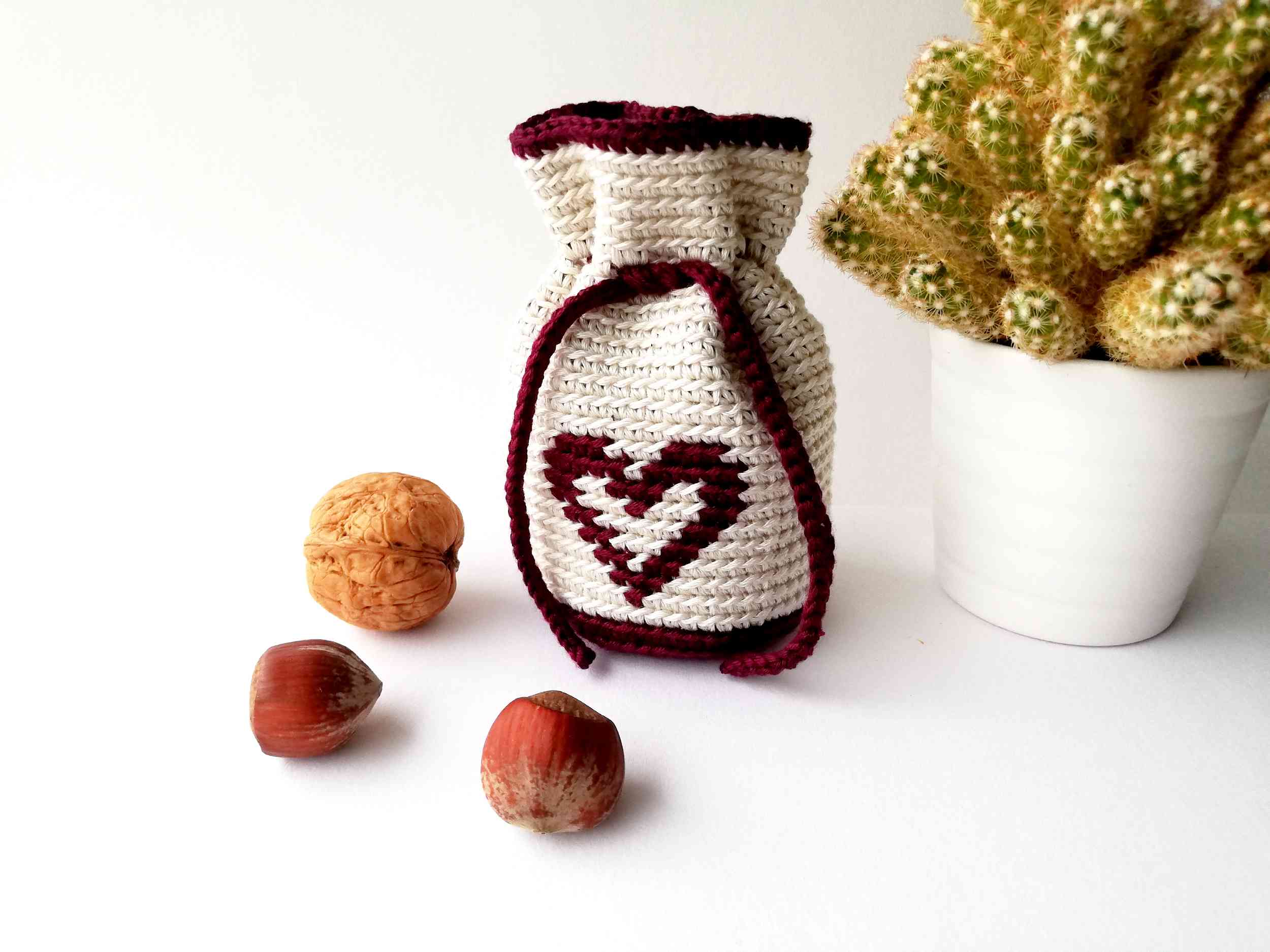 Day 3: Drawstring bag with a heart - Free crochet pattern