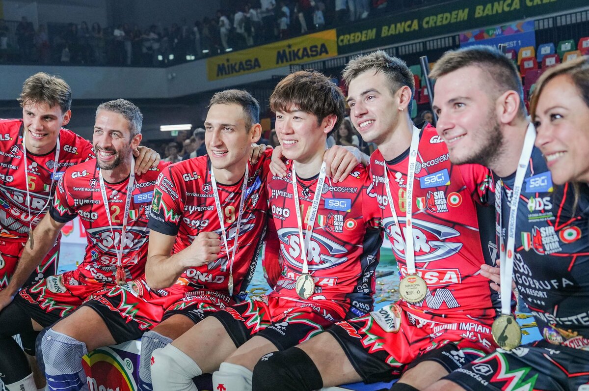 14番を新人にわたすのか！」石川祐希は“スター軍団”ペルージャで歓迎