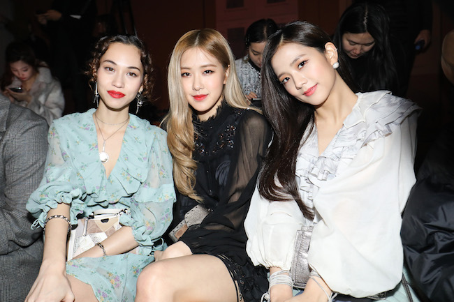 水原希子、BLACKPINKらが「Coach」のショーで上海へ！ | Numero TOKYO